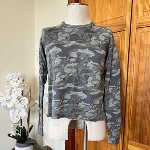 Monrow Small Cropped Camouflage Raw Edge Sweatshirt Camo